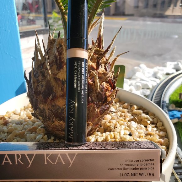 Mary Kay Undereye Corrector - Picture 3 of 6